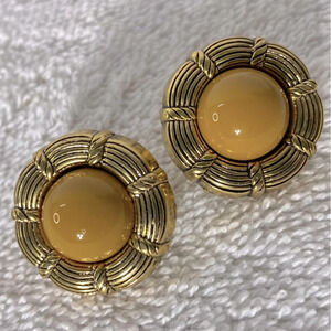 Vintage Round Gold Tone Metal With Yellow Plastic Centres Clip On Earrings